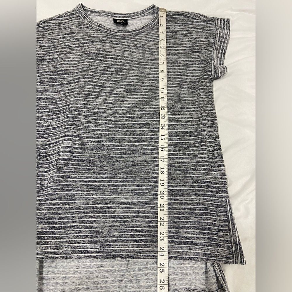 Bobeau stripes pattern slit side T-shirt size small - Picture 10 of 12